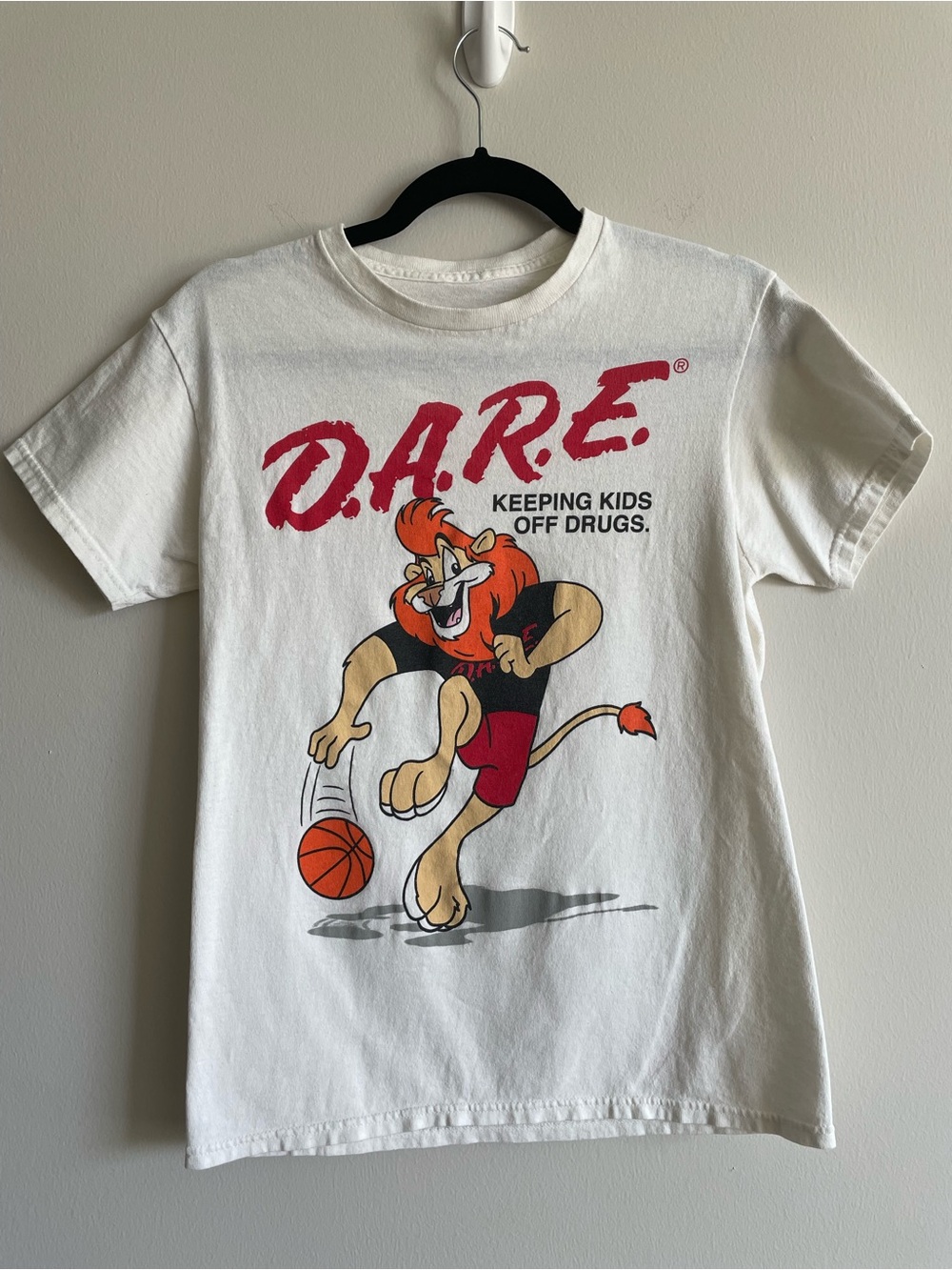 DARE tshirt retro 90s graphic lion basketball keeping kids off drugs S
